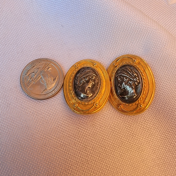 LM Bigioterria Clip On Earrings - Picture 3 of 4